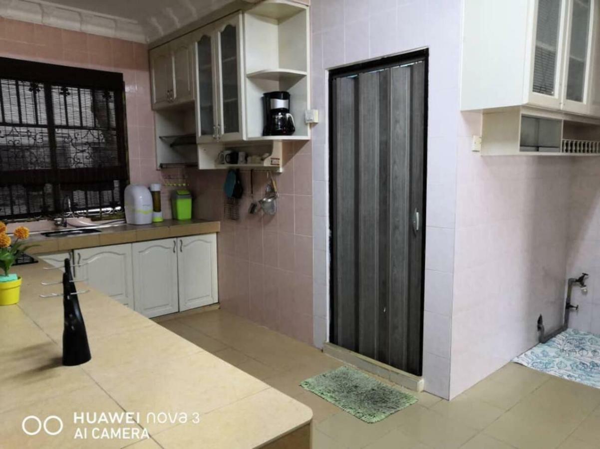 Ibu Home-To-Stay Pasir Gudang Esterno foto