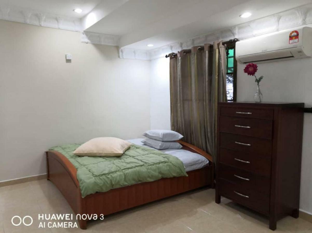 Ibu Home-To-Stay Pasir Gudang Esterno foto