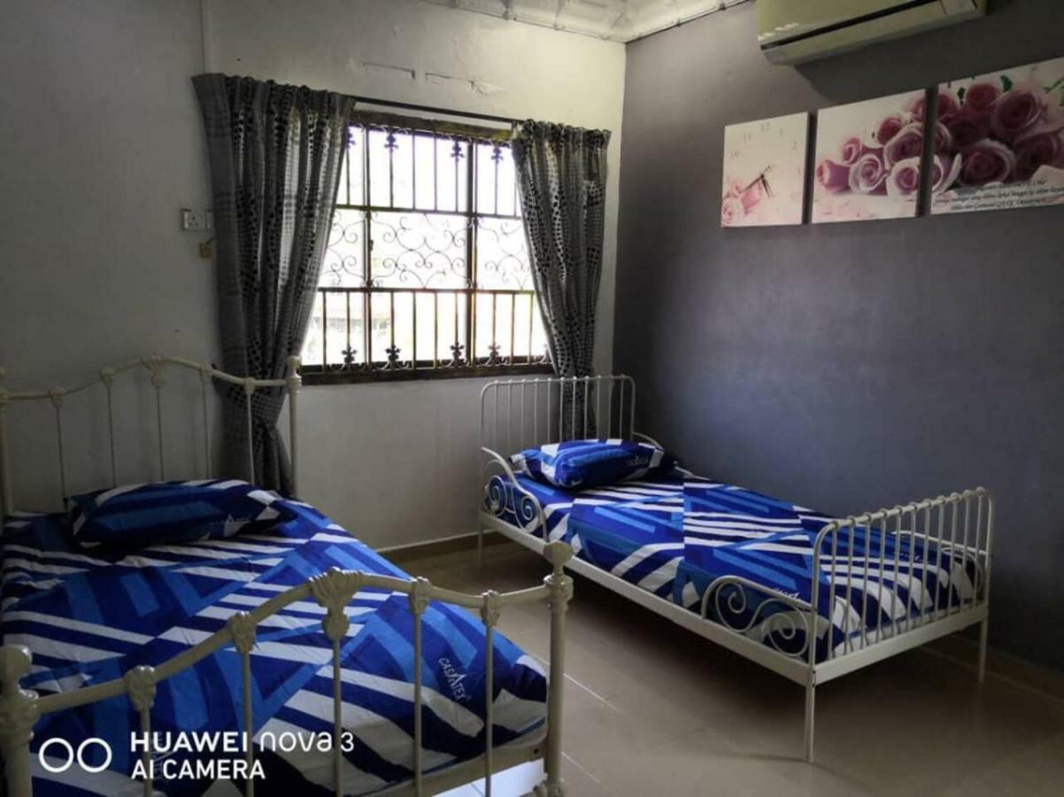 Ibu Home-To-Stay Pasir Gudang Esterno foto