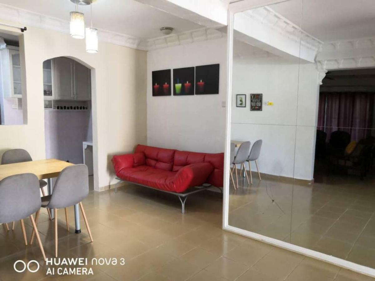 Ibu Home-To-Stay Pasir Gudang Esterno foto