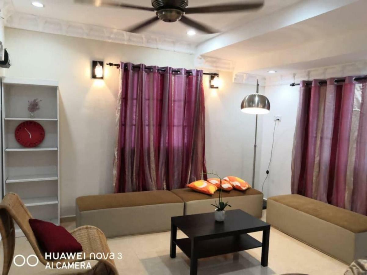 Ibu Home-To-Stay Pasir Gudang Esterno foto