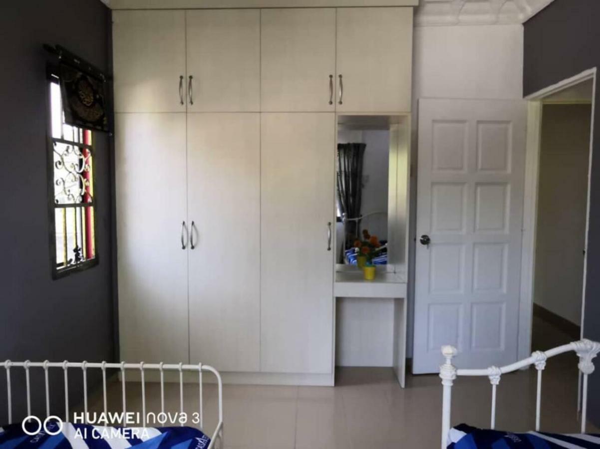 Ibu Home-To-Stay Pasir Gudang Esterno foto