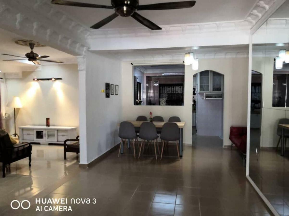 Ibu Home-To-Stay Pasir Gudang Esterno foto