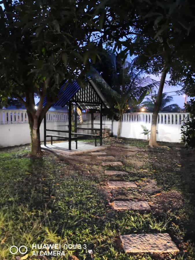 Ibu Home-To-Stay Pasir Gudang Esterno foto