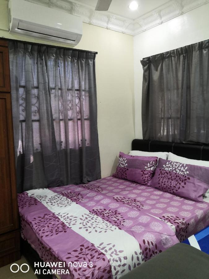 Ibu Home-To-Stay Pasir Gudang Esterno foto