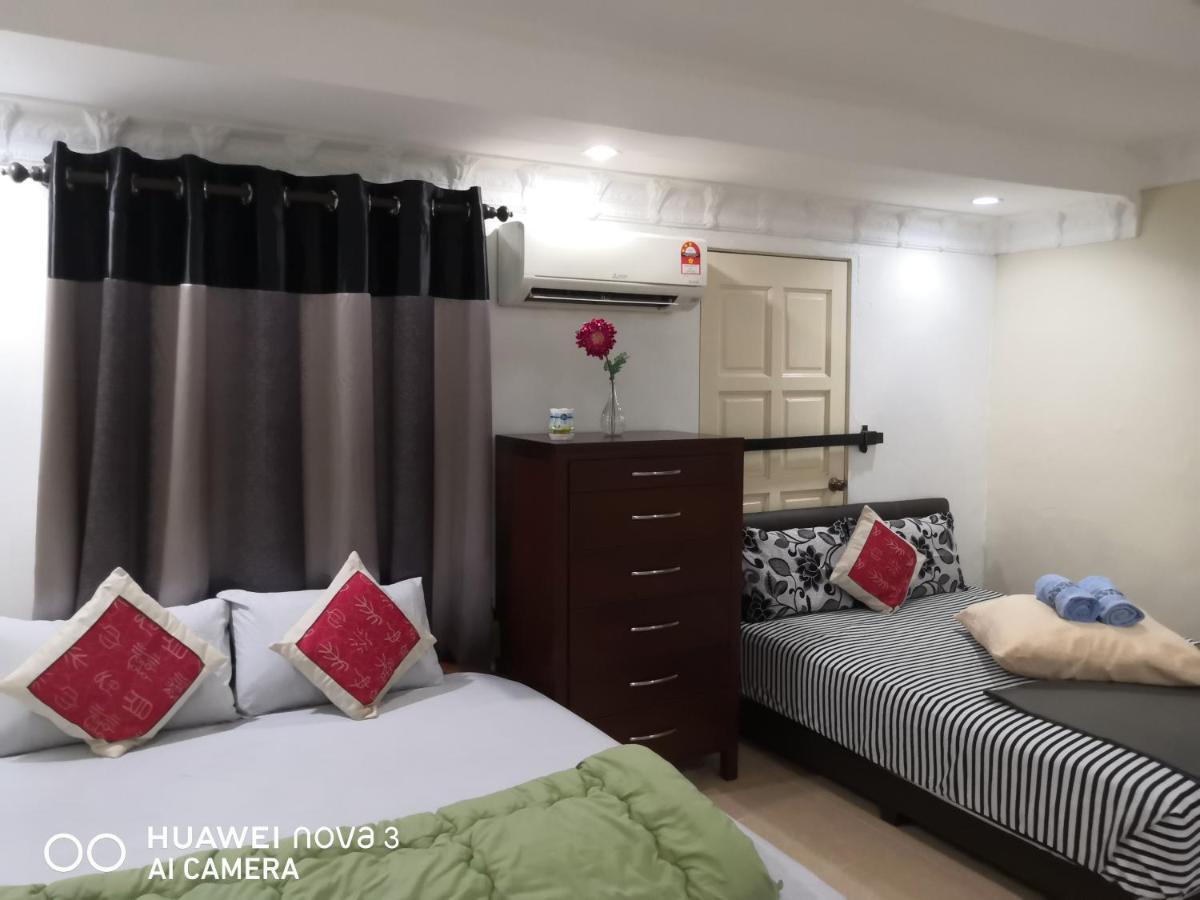 Ibu Home-To-Stay Pasir Gudang Esterno foto